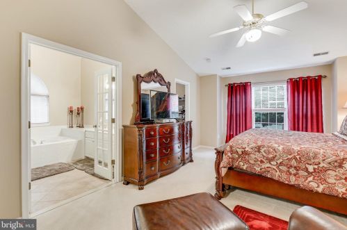 5424 Wooded Way, Columbia MD 21044-5722 exterior