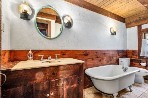 256 Mt Blue St, Hingham MA 02061-1010 exterior