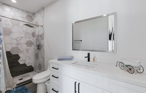 1121 11th St, Phoenix AZ 85006-2744 exterior