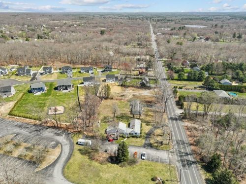 1062 Taunton Ave, Seekonk MA 02771-3111 exterior