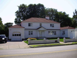 356 Parker St, Newton, MA 02459-2660