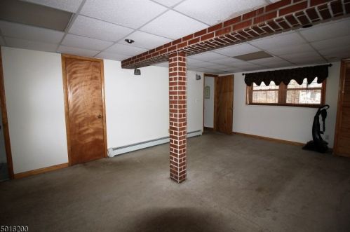 326 Skyline Lk Dr, Skyline Lakes NJ 07456-1953 exterior