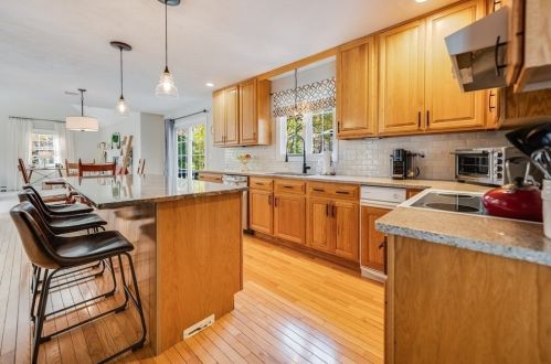 1 Eric Rd, Norfolk MA 02056-1914 exterior