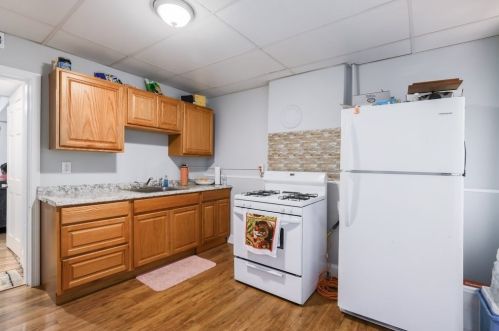 42 Lewis St, Worcester MA 01610-1702 exterior