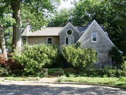 85 Kingswood Rd, Newton, MA 02466-1013