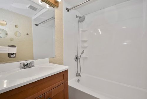 98 Kenberma Rd, Worcester MA 01604-5308 exterior