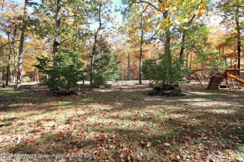 1062 Lakehurst Ave, Jackson Twp NJ 08527-5250 exterior