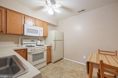 1421 Tristram Cir, West Deptford NJ 08051-2264 exterior