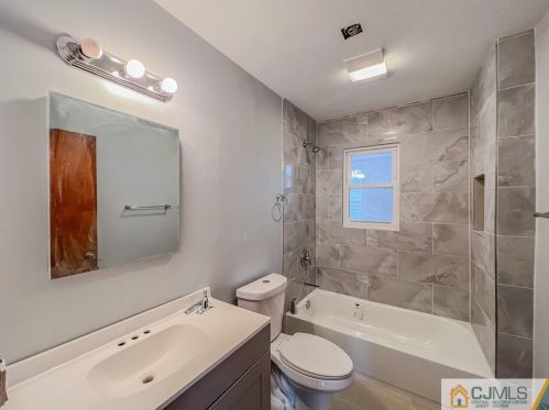 731 Roosevelt Ave, Carteret NJ  07008-2318 exterior