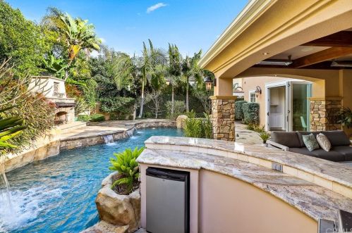 17 Buellton, Irvine CA 92602-2032 exterior