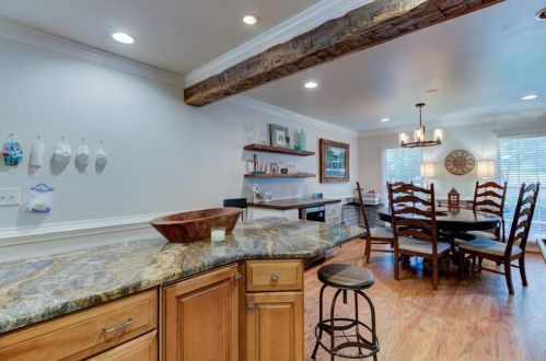 4815 Dunwoody Sta Dr, Atlanta GA 30338-4705 exterior