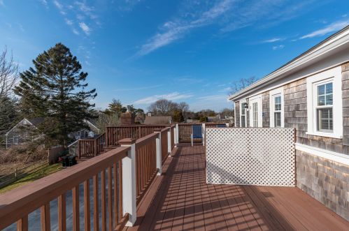 407 Old Harbor Rd, Chatham MA 02633-2375 exterior