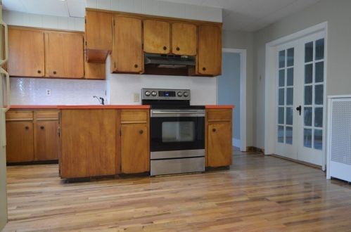 4 Maxwell Ct, Worcester MA 01607-1016 exterior