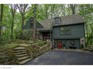 6105 Ridgewood Dr, Cleveland, OH 44129-5423