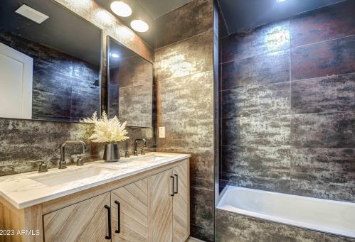 4043 44th Pl, Phoenix AZ  85018-5401 exterior