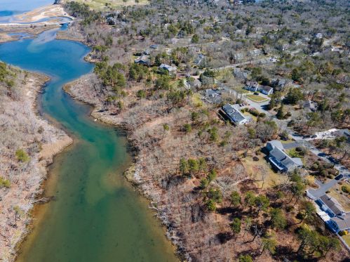 595 Riverview Dr, Chatham MA  02633-1117 exterior