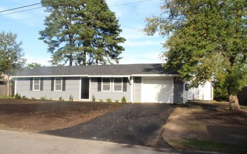 27 Camardo Dr, Wareham, MA 02571-1811