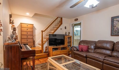 538 Skyline Lake Dr, Skyline Lakes, NJ 07456-1947