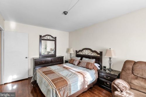 16 Maplewood Ct, West Deptford NJ 08066-2406 exterior