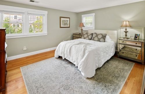 10 Leonard St, Hingham MA 02043-4725 exterior