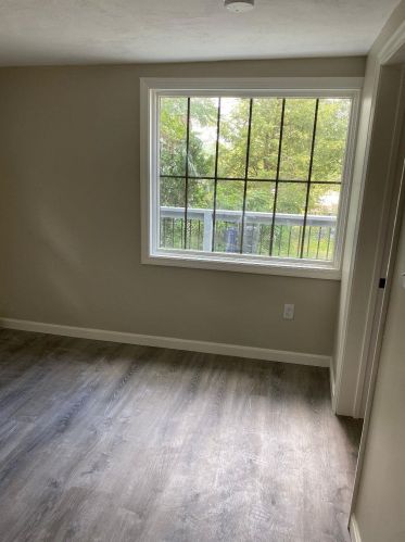 5 2 St, Dracut MA 01826-1002 exterior