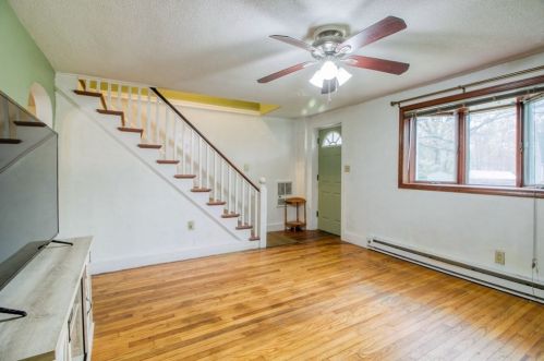 434 East St, South Hadley MA 01075-2118 exterior