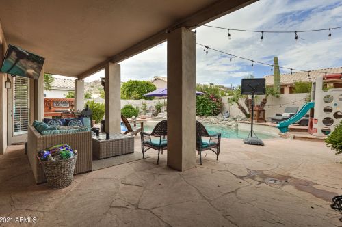 2702 Amberwood Dr, Phoenix AZ  85045-4208 exterior