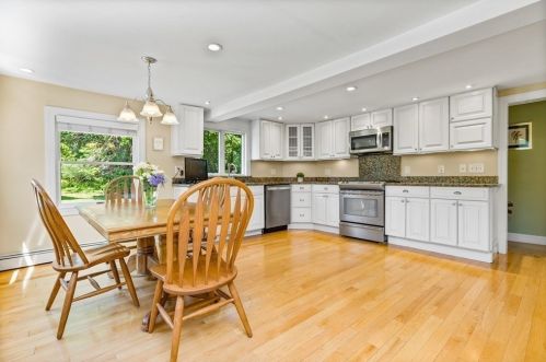 4 Pinegrove Rd, Hingham MA 02043-3923 exterior