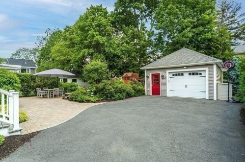 1058 Highland Ave, Needham MA 02494-1128 exterior