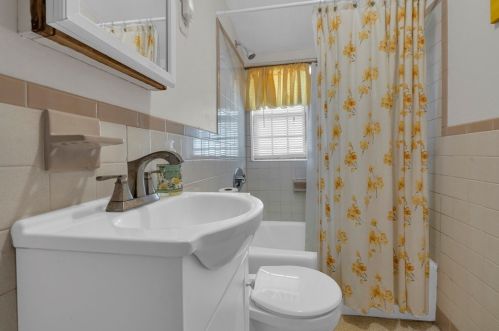 3 Hillsboro St, Quincy MA 02169-8913 exterior