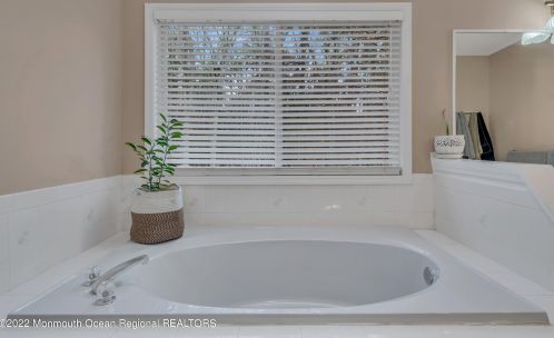 6 Pitney Ln, Jackson Twp NJ 08527-2933 exterior