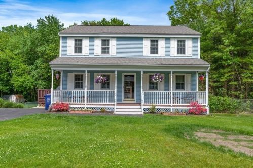 13 Kings Field Rd, Dracut, MA 01826-1270