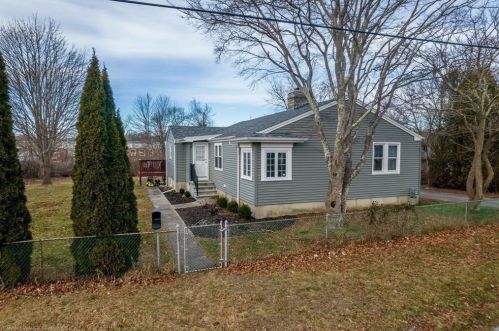 41 Worcester St, New Bedford MA 02745-1007 exterior