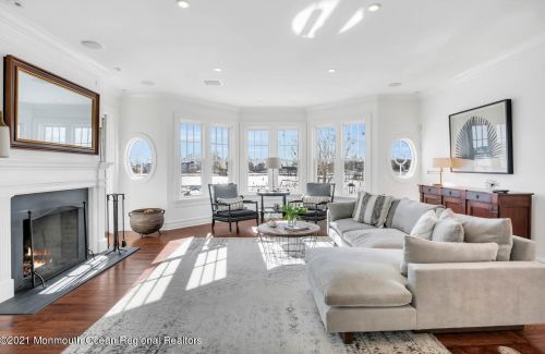 530 Little Silver Pt Rd, Little Silver NJ 07739-1736 exterior