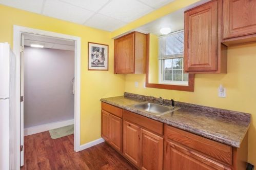 142 St, East Brookfield MA 01515-1612 exterior