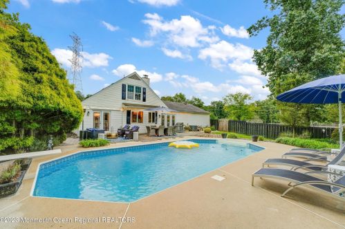 44 Buckingham Dr, Jackson Twp NJ 08527-2633 exterior