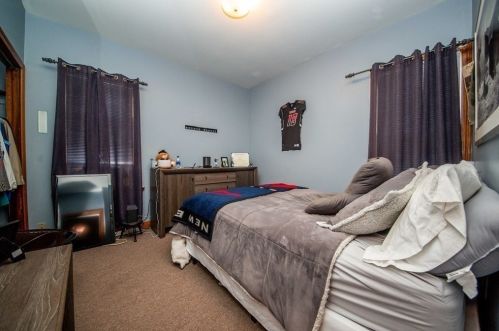 328 Broadway, Fall River MA 02724-2903 exterior