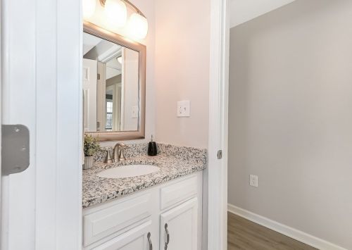 79 Valmor St, Worcester MA 01604-2447 exterior