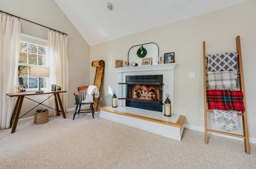 1 Eric Rd, Norfolk MA 02056-1914 exterior