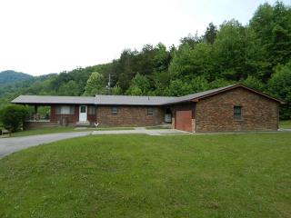 2225 Cowpen Rd, Pikeville KY  41501-6150 exterior