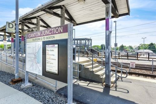 37 Evergreen Cir, Canton MA  02021-2087 exterior