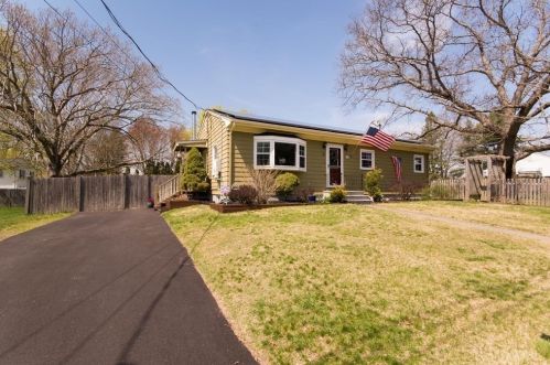 76 Jules St, Fall River, MA 02720-7638