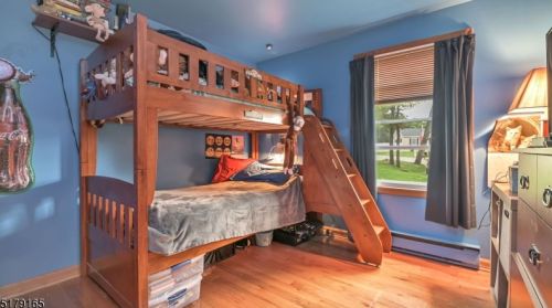 72 High Mtn Rd, Skyline Lakes NJ 07456-2510 exterior