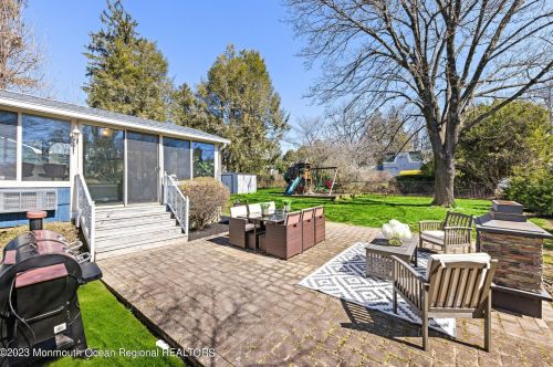 450 Branch Ave, Little Silver NJ  07739-1111 exterior