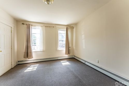 93 Pershing Ave, Carteret, NJ 07008-2501