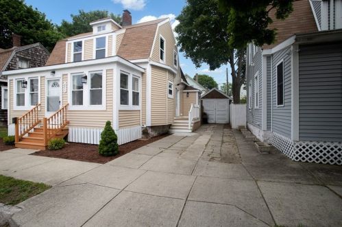 271 Hillman St, New Bedford, MA 02740-4106