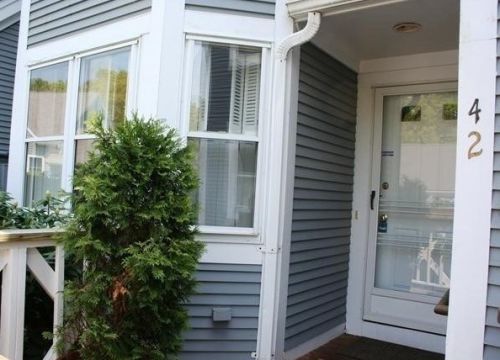 42 Sea Cliff Dr, Plymouth, MA 02360-1492