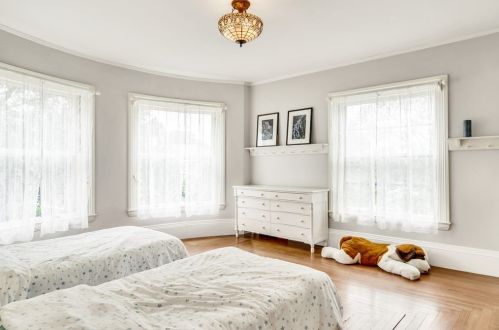 25 Hunnewell Ave, Newton MA 02458-2216 exterior