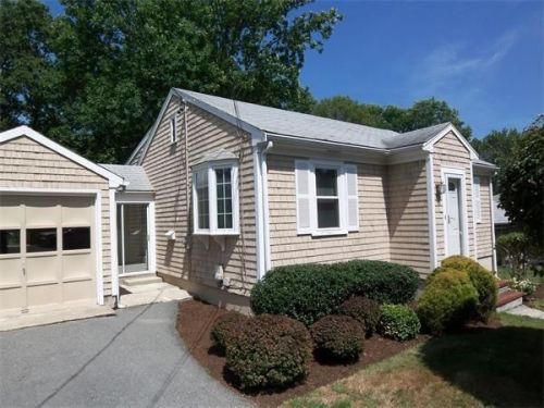 230 Gifford Ave, Fall River, MA 02726-5527