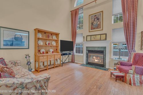 11 Charles Ct, Tinton Falls NJ 07712-7941 exterior